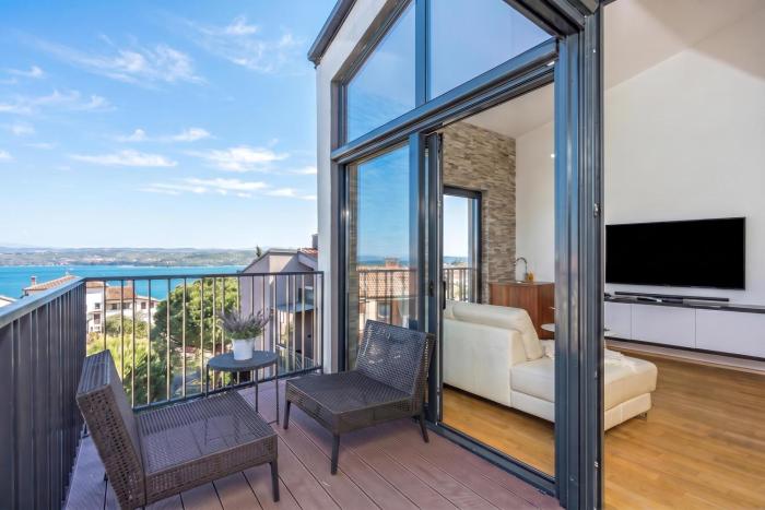 Azure Adriatic Residence with Sea-View Balcony - Happy Rentals