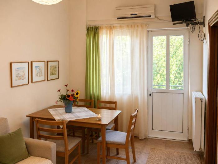 Pavlos Apartment - Leontari Stay with Garden View