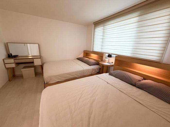 New Long-term stays welcome 3 minutes to Seokchon Station Parking Sunlight Baby chair Air conditioner 2 minutes to Lotte World 3 minutes to the sports complex 4 minutes to KSPO
