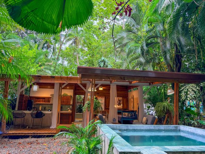Up! House ~ Charming and cozy ~ 4 guests in Playa Chiquita