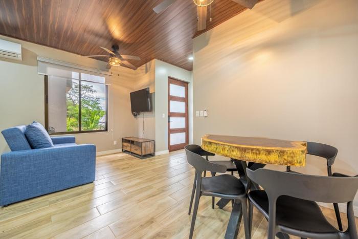 Shared Pool Access: Updated Apt in Playa Avellanas