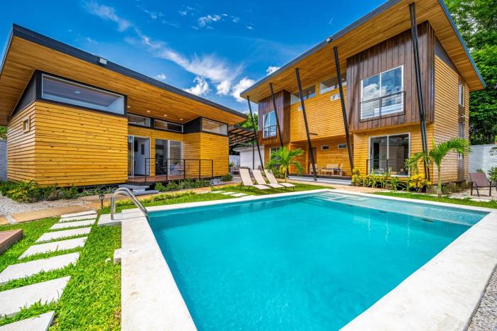 Walk to Del Coco Beach & Restaurants: 2 Condos!