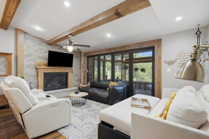 Lake Travis Lakefront Cabin with cowboy pool