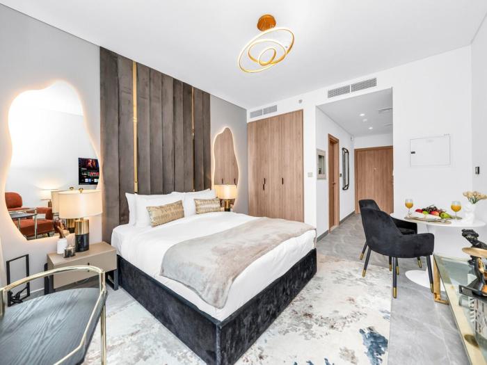 Stylish Luxury Canal View Studio, Business Bay