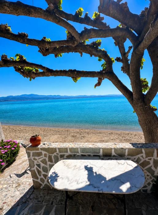 Theros Residence II - Seaside Beachfront Eretria