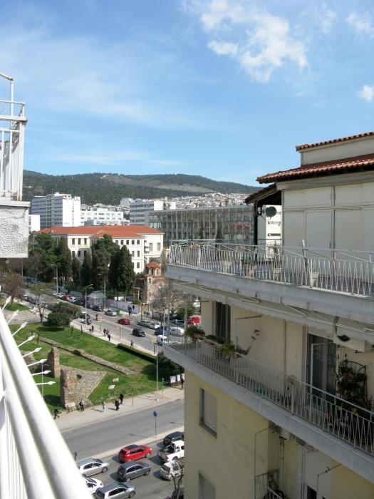 Skyline Balcony Apartment ΔΕΘ Kamara Sintrivani