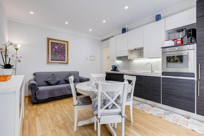 Vatican Flat- 2Bedrooms,2Ensuite Baths & Balcony