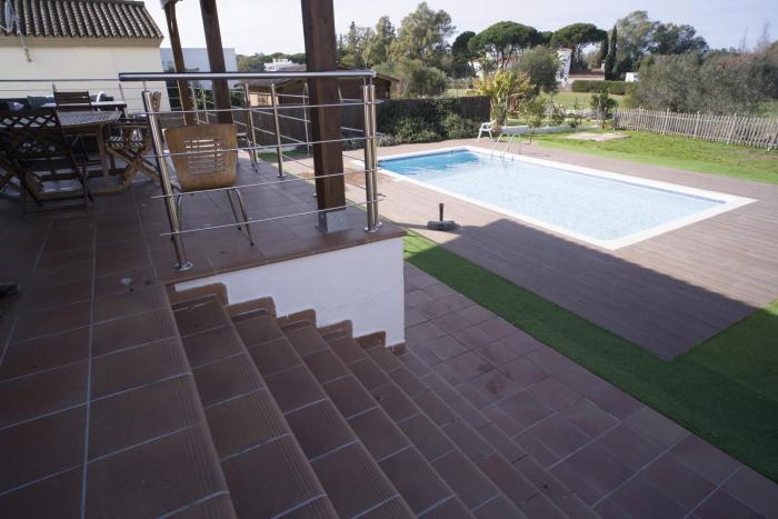 Casa privada con piscina barbacoa y jardin en Chiclana - Ideal Familias