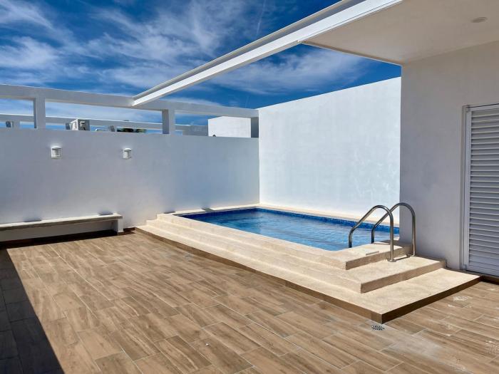Charming Loft with Pool 5 Min to the Beach