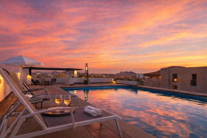 Luxury Penthouse Rooftop Pool Walk to Beach