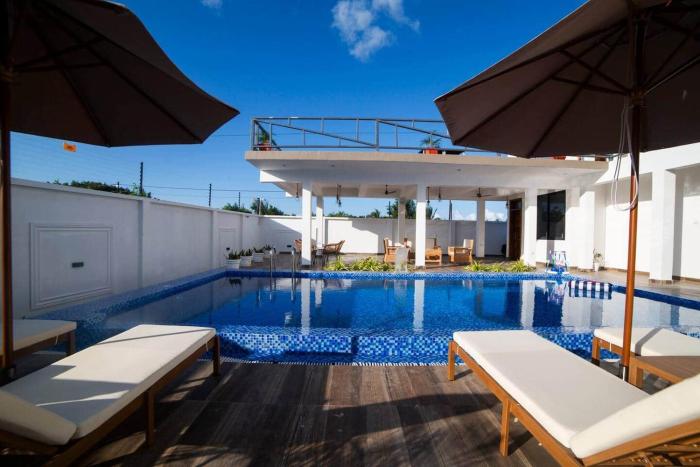 Ocean Breeze retreat - 7 min Beach walk | Pool