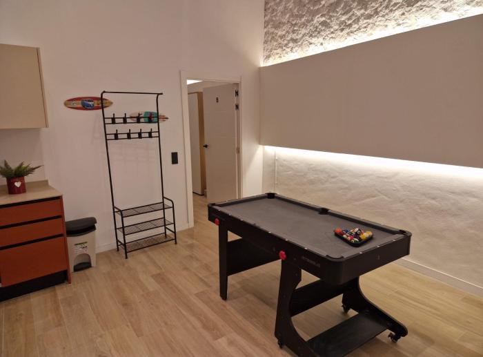 New 2026 luxury design loft, by Santa Barbara Castle, with pool table, AC and wifi