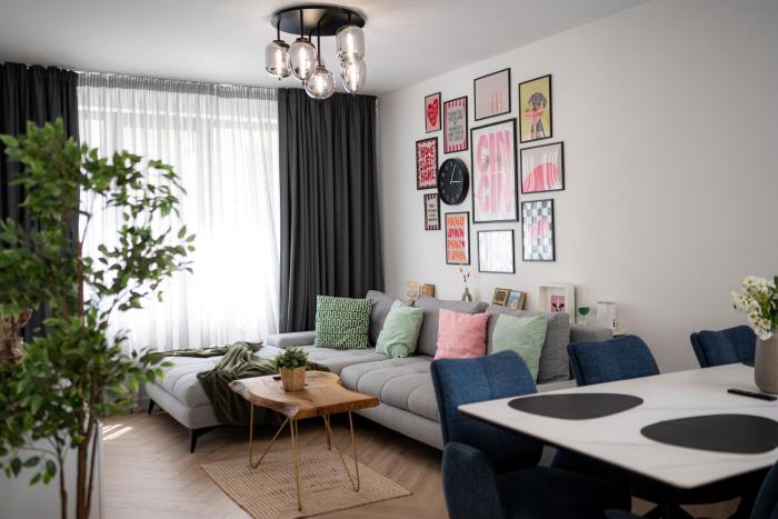 2BDR Modern Apartment with Parking