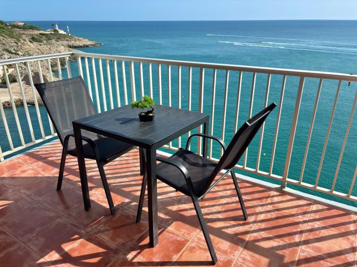 Vista al mar con piscina