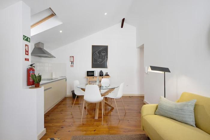 Charming One-Bedroom in Central Porto