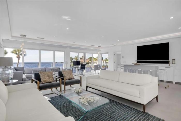 Sophisticated 3BR Oceanfront Home with Loft