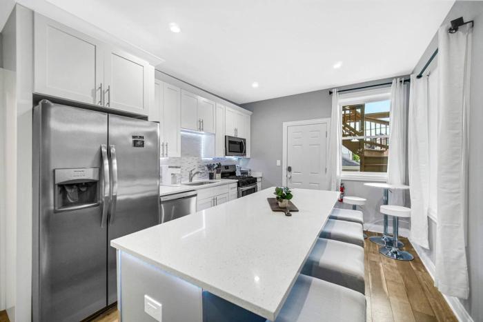 Spacious Haven 8-Min to Chicago Sleeps 10