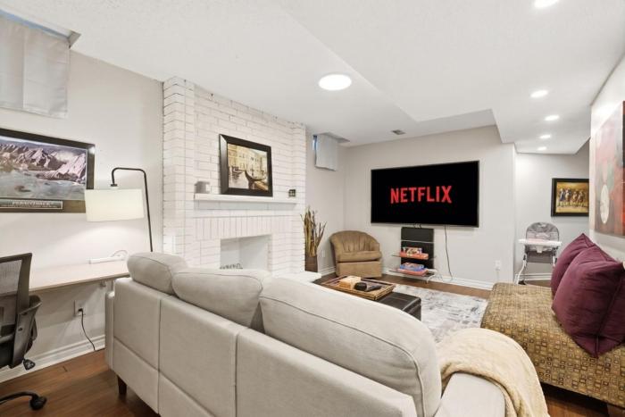 Cozy 1BR, Parking, WiFi and Close toAmenities