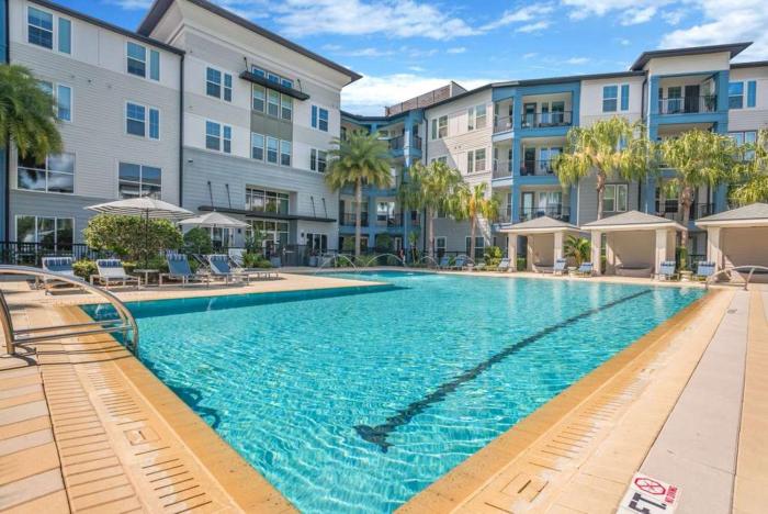 The modern Retreat Luxury Condo In St Pete near Downtown