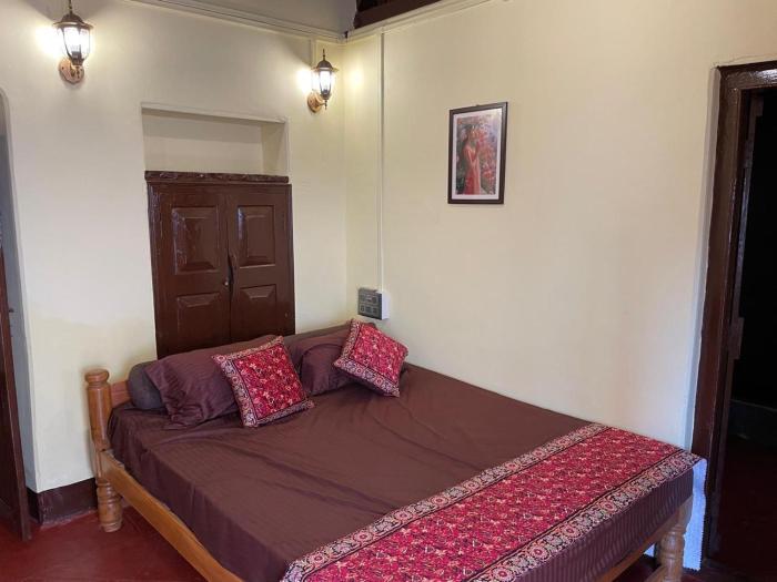 Luxurious Heritage home room for 2 adults in Dharwad