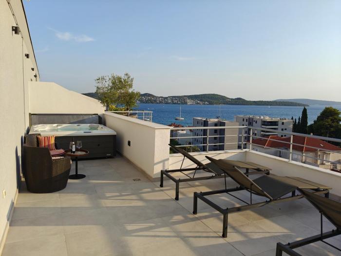 Brand new Lux apartment G & L with hot tub