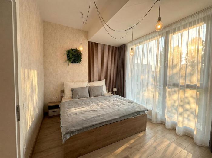 Chic 1BR & 1LR Apartment Panoramic Sky View