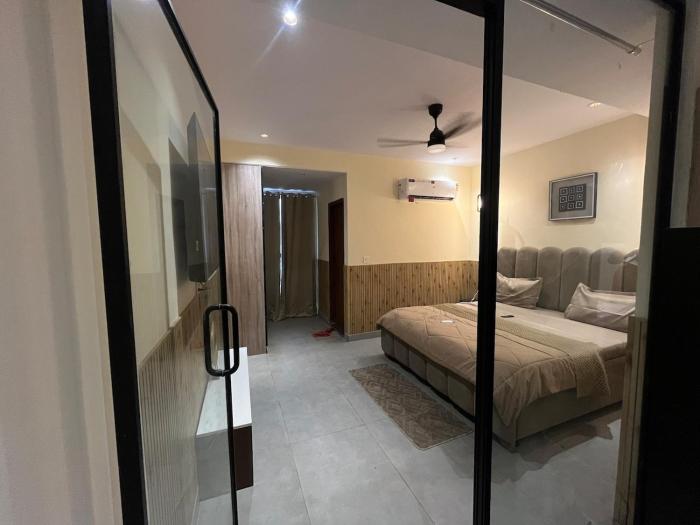 Romantic 1BHK Flat , Balcony View & Self CheckIn