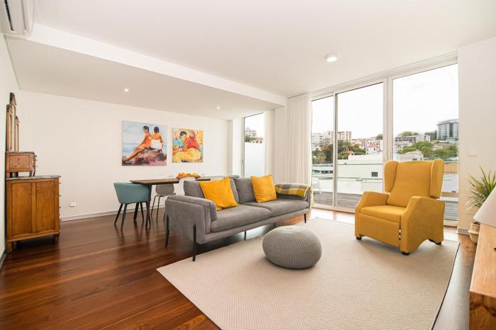 Top floor apartment in city center by Morna Homes