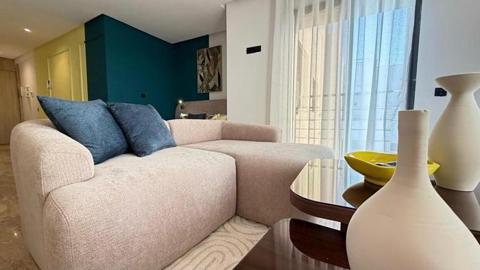 Elegant & Bright Studio - Unique Style