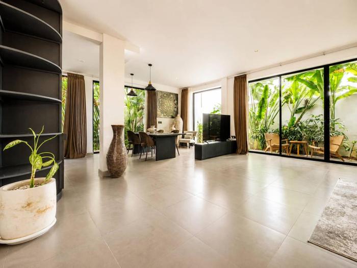 Stylish 3BR Pool WiFi 200