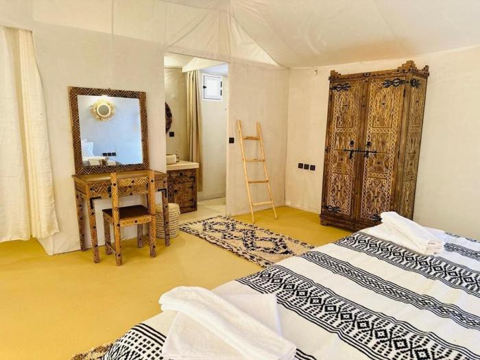Merzouga Desert Night Luxury Camp Tours & Cozy Rooms