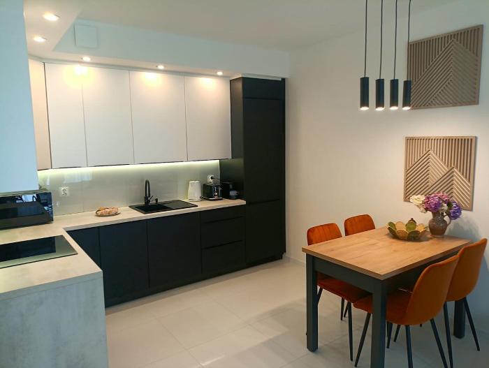 BOOK&RELAX Premium Apartment with private garden, parking, AC, close to City Centre&Park