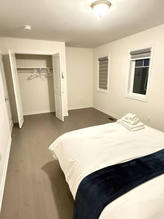 4-Bdrm Comfort with Fireplace mins from Downtown