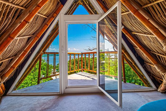 Coastal Couples Retreat | Plunge Pool + Hammocks
