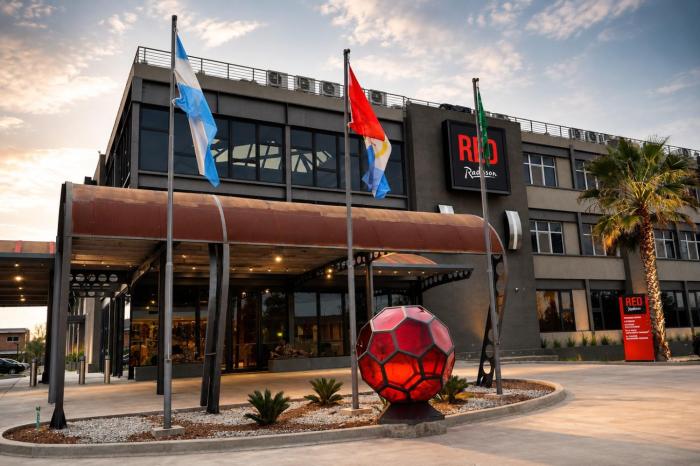 Radisson Red Funes