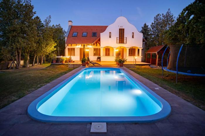 Alma Villa