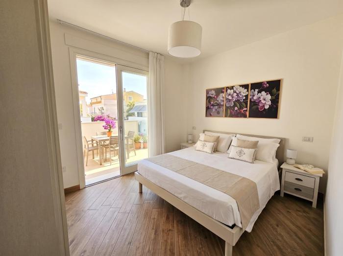 Lido Beach Apartment facing the beach with a spacious Balcony