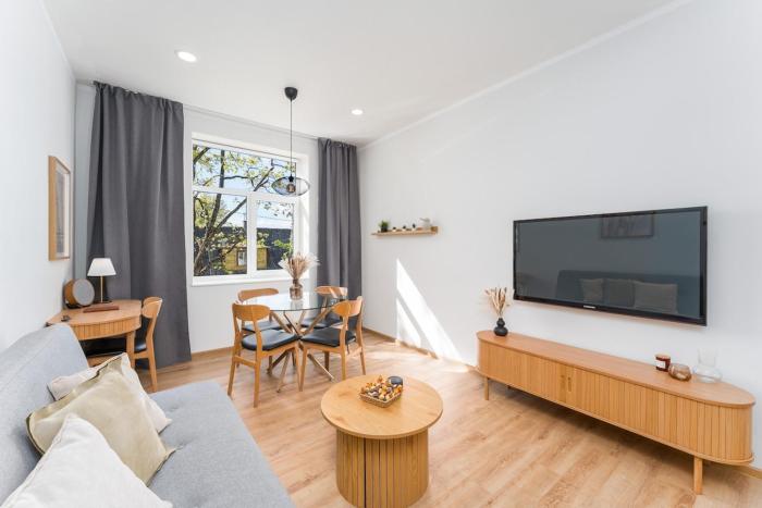 Freshly renovated apartment with free parking