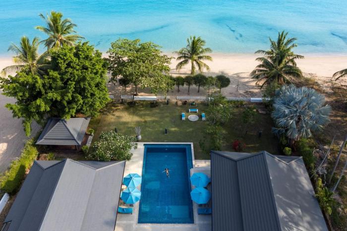 Ban Laem Set-Beachfront-4 Bedrooms