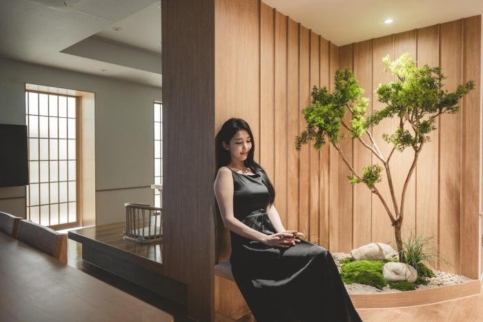 Private Terrace & Oversized Jacuzzi - 5 min to Seomyeon Station - Entire House for 10