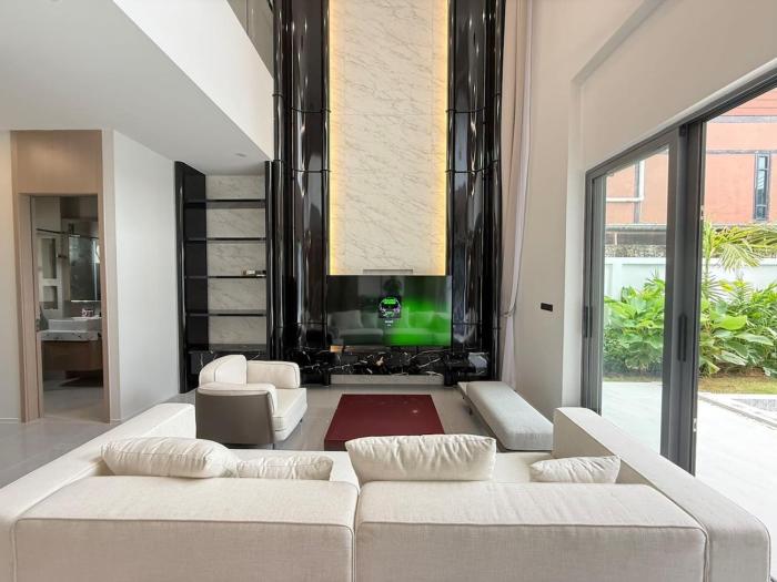 Luxury 6-Bedroom Pool Villa with Elevator in Pattaya-Near the Sea-Internet-Famous Restaurants