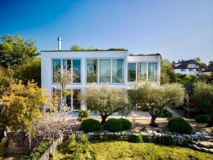 Villa Serenity Sustainable Luxury Retreat by GuestLee