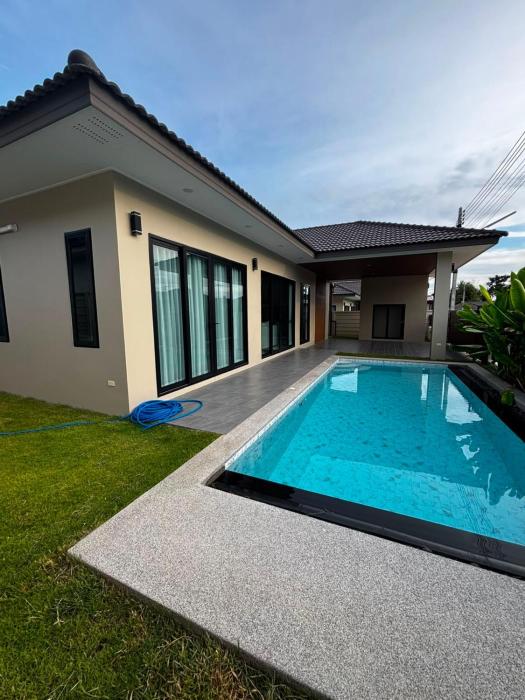 Spacious 3-Bedroom House with Private Pool and Full Accessibility