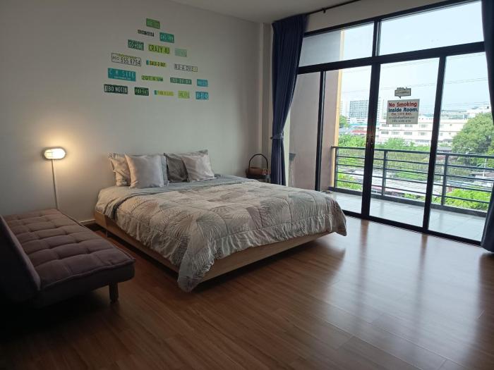 SLEEPY-Homey Don Mueang Airport Hostel