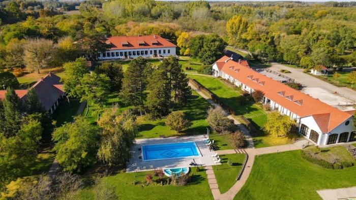 Sarlóspuszta Club Hotel
