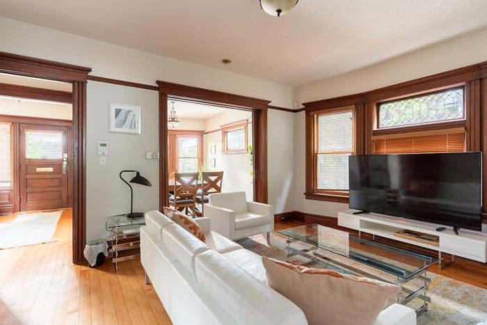 2BR and 2BA - Historic Portland Home - Prime Location