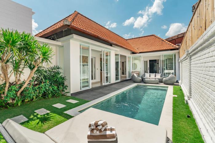 Luxury escape 2BR villa home cinema & pool Canggu