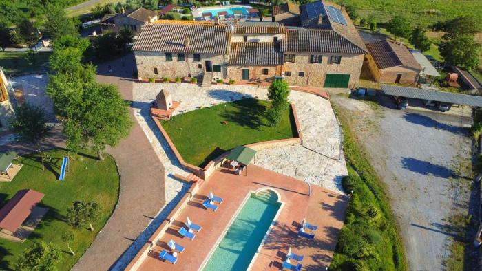 Agriturismo Santarcangelo with shared pool and relaxing view