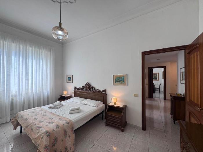 Vintage Roman Living in Flaminio