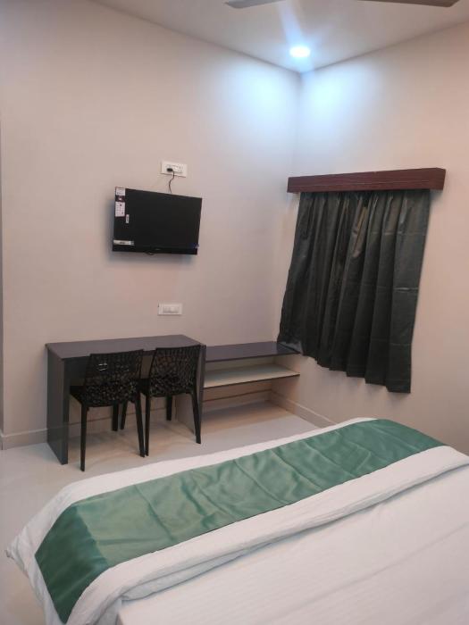 Sri Mayukha inn